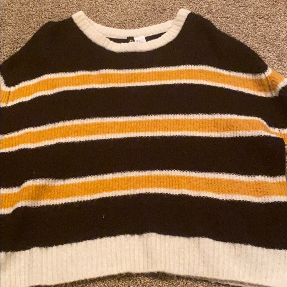 Black & yellow sweater
